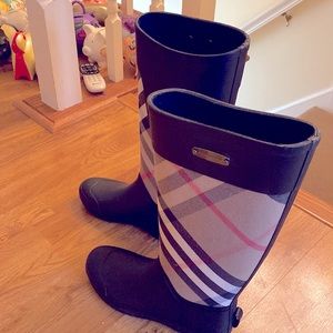 Burberry Rain Boots / Size 38 (7.5)